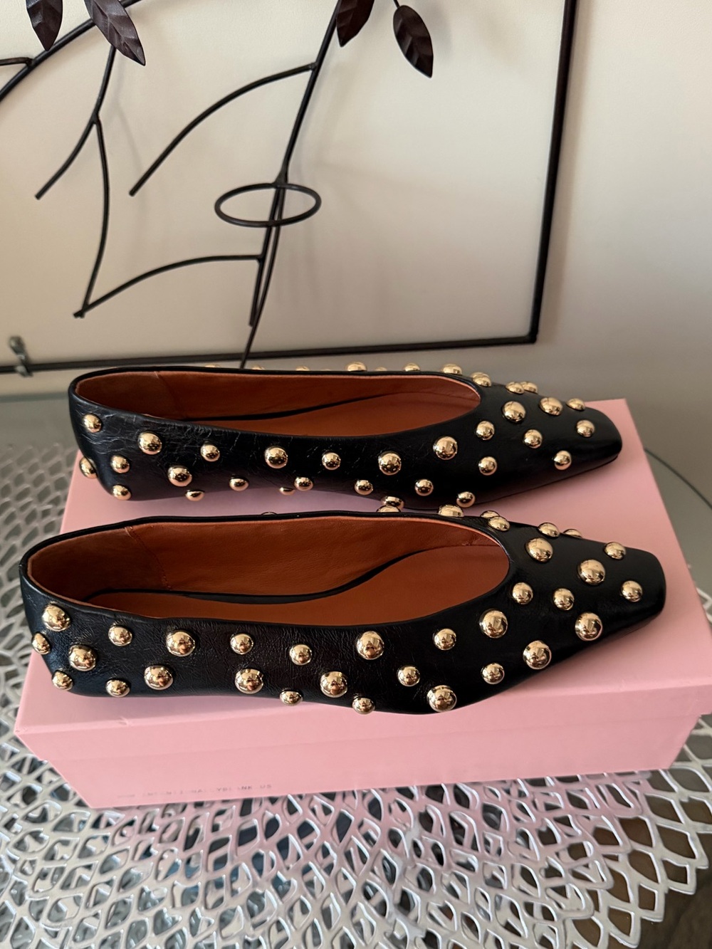 Intentionally Blank Switch Gold Dome Studded Black Leather Flats Size 8 NIB - Picture 7 of 12